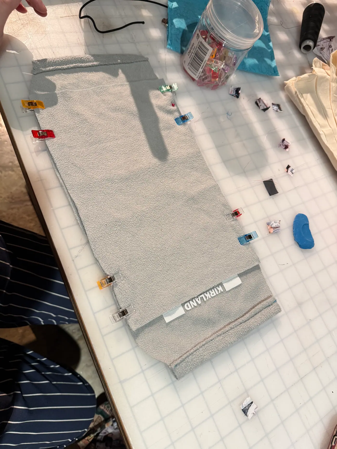 Chalk bag final assembly process step